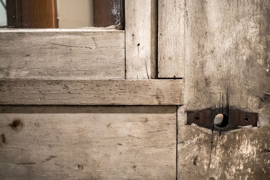 Tochtstrips aanbrengen: kleine moeite, warmer huis