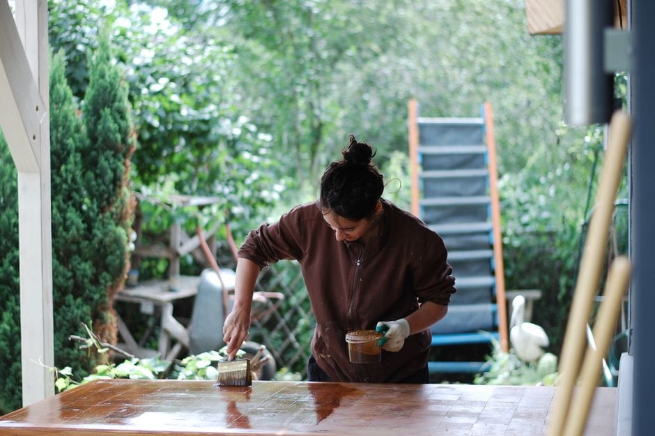 Tweedehands meubels opknappen: oud hout, nieuw leven