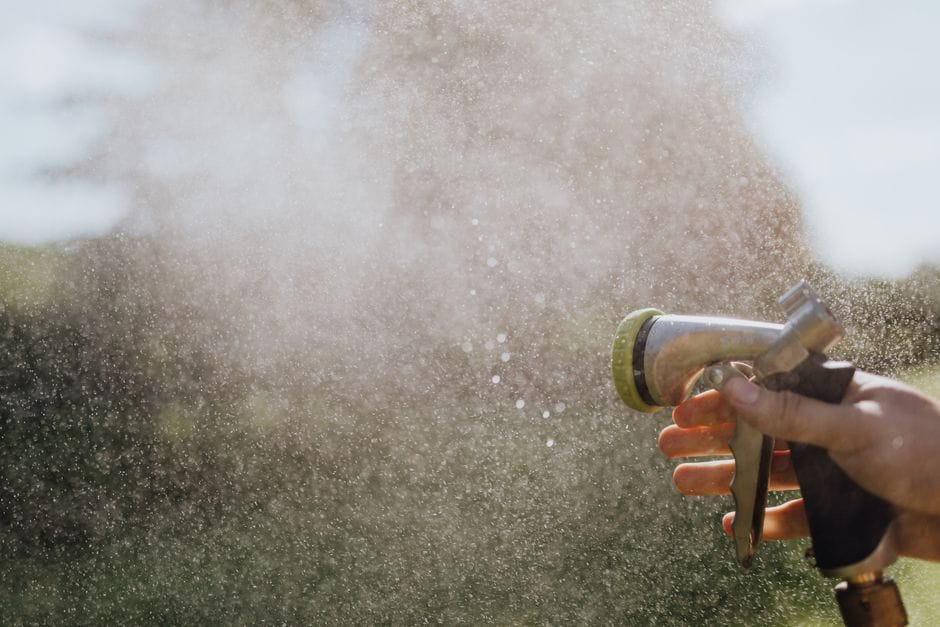 Water geven in droge periodes: efficiënt en plantvriendelijk