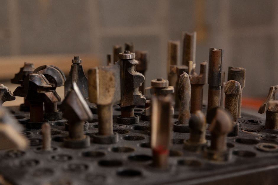 Boren in verschillende soorten muren zonder schade