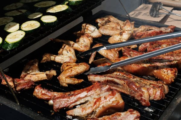 Een buitenkeuken op het terras: koken in de buitenlucht