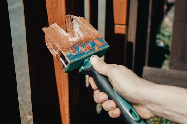Vlonder oliën in augustus: de laatste droge weken om je terras klaar te maken voor het najaar